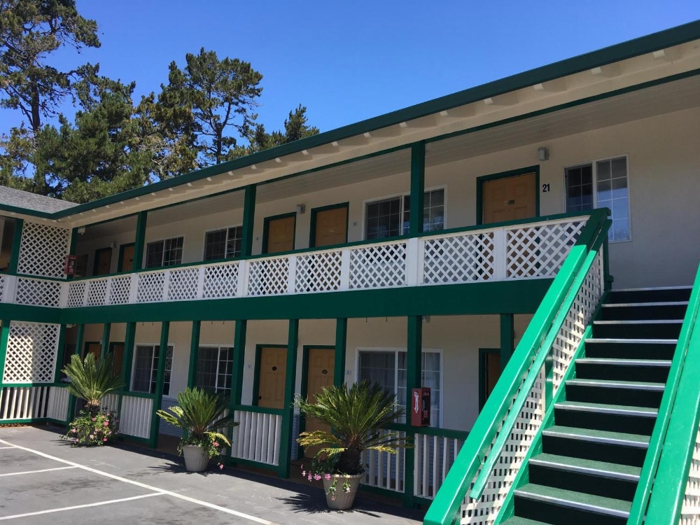 Monterey Pines Inn