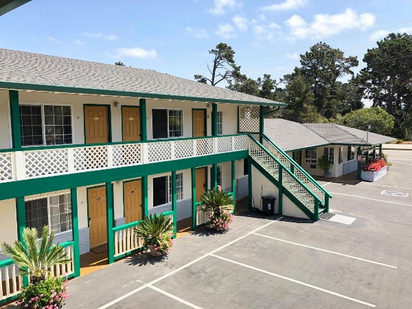 Monterey Pines Inn image 3