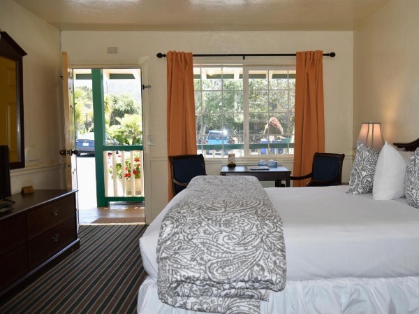 Monterey Pines Inn image 33